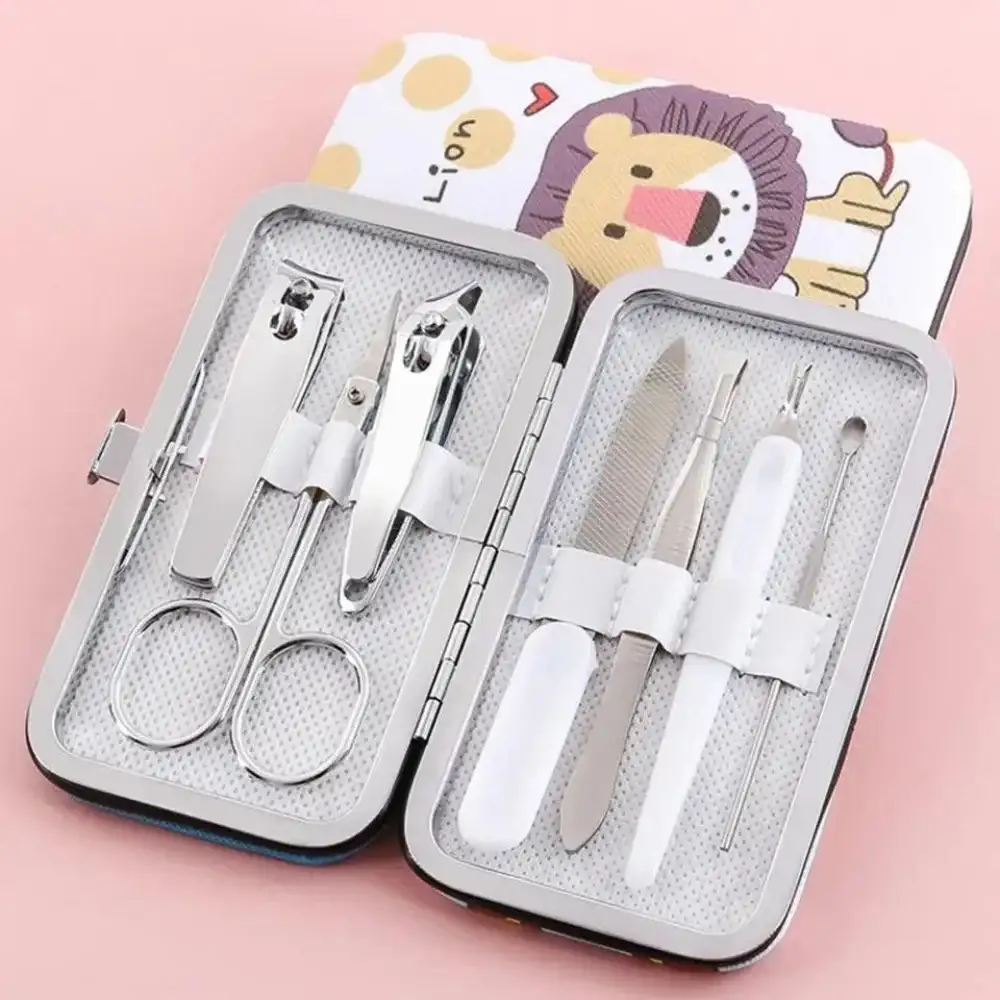 طقم الباديكير والعناية بالطفل